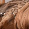 Über eine Haarspende können Frauen und Männer mit der lang gehegten Mähne etwas Gutes tun, wenn sie keine Lust mehr auf sie haben. Die Haare können nämlich zu Perücken verarbeitet werden.