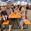 Manche Väter kamen mit Familie zum Kühbacher Brauereifest.