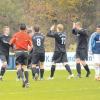 Durften sich über ein 3:1 gegen Erkheim und damit (fast) schon die Bezirksliga-Qualifikation freuen: Die Akteure des FC Stätzling (schwarz). 
