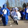 Sonne satt und strahlende Gesichter: Der Faschingsumzug in Offingen lockte viele Besucherinnen und Besucher an.