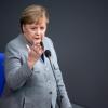 Kanzlerin Merkel spricht während der Regierungsbefragung im Bundestag.