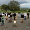 Gastwirte aus der Region haben jetzt mit der Aktion „Leere Stühle“ auf der Goldbergalm in Lutzingen protestiert. Sie fordern von der Politik eine Perspektive, wann sie ihre Wirtshäuser und Hotels wieder öffnen können.  	