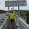 Nach exakt 11878 Kilometern am Ziel: Raimund Kraus in Wladiwostok. Am 3. August fliegt er nach Hause. 