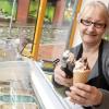 Sonja Reimers-Förg von der Eismacherei sagt, Eis verkauft sich auch im Winter. Sie hat ihre Kunden befragt und bietet nun deren Lieblingssorten an. 