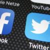Rund zwei Drittel aller Jugendlichen in Deutschland haben einen Facebook-Account. Um die Stimmen der Jungwähler zu fangen, machen Politiker zunehmend Werbung in den Sozialen Medien. 