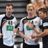 Nikolai Link (links) und Marian Michalczik lauschen den Anweisungen von Bundestrainer Christian Prokop beim EM-Qualifikationsspiel gegen die Schweiz. Dem Friedberger Link gelang dabei in seinem dritten Länderspiel sein erstes Tor im Trikot der deutschen A-Nationalmannschaft. 