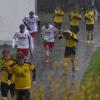 Nachdem über dem Lohwald ein heftiger Regenschauer niederging, musste die Partie SpVgg Westheim gegen TSV Leitershofen unterbrochen werden. Die Spieler beider Mannschaften suchten Schutz in der Kabine. 	