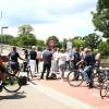 Die Pressekonferenz am Donausteg in Neu-Ulm lockte auch Radfahrende an. 