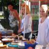 Auch leckere selbst gebackene Kuchen locken zum Flohmarkt in Klosterlechfeld, mit dem am 26. Juli das Lechfelder Ferienprogramm beginnt. 
