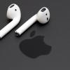 Nein, hier fehlt kein Kabel. Apples AirPods sind drahtlose Ohrstöpsel und sollen besonders leicht mit iOS-Geräten gekoppelt werden können.