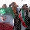 Sie mussten bislang draußen bleiben: Frauen im Iran war bisher der Zugang zu Fußballstadien untersagt. Das soll sich nun ändern - zumindest für ein Spiel.