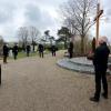 Bürgermeister und Gemeinderatsmitglieder haben am Sonntag auf dem gemeindlichen Friedhof in Kissing der in der Pandemie Verstorbenen gedacht. 