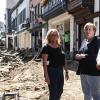 Das Hochwasser hat die Altstadt von Bad Münstereifel zerstört. Bürgermeisterin Sabine Preiser-Marian (links) zeigte Bundeskanzlerin Angela Merkel und Ministerpräsident Armin Laschet das Ausmaß der Verwüstung. 