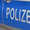 Die Polizei musste am Samstag ausrücken, weil ein Telefonmast quer über der Straße zwischen Meitingen und Langenreichen lag. 