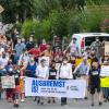 "Ausbremst is!" lautet der Titel der Demonstrationen, die seit Wochen an Orten stattfinden, die von Ausflüglern besonders gerne mit dem Auto angefahren werden.  