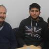 Ein Teil der Familie Moradi sitzt hier gerade auf der Eckbank in ihrem Esszimmer in Rennertshofen (von links): der Vater Qhulamqader Moradi, der 17-jährige Sohn Mohamad Moradi und der neunjährige Sohn Naser Moradi. 