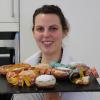Johanna Schwägle ist gelernte Hauswirtschafterin und bäckt mindestens einmal pro Faschingssaison Krapfen. Uns hat sie die wichtigsten Tipps verraten, damit das Schmalzgebäck auch schön fluffig wird. 