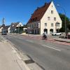 An der Einmündung der Dominikus-Zimmermann-Straße und der Katharinenstraße in Landsberg ist es am Dienstag, 2. August, zu einem schweren Verkehrsunfall zwischen einem Auto und einem Rennradfahrer gekommen. Der Radfahrer erlag seinen Verletzungen.