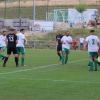 Hier erzielt Ederheims Lars Möhnle (links, auf dem Boden liegend) das Tor zum 3:2 im Derby gegen den SC Nähermemmingen-Baldingen.