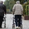 Mehrere Faktoren müssen erfüllt sein, damit Senioren auch im Alter in ihrem vertrauten Umfeld wohnen bleiben können. 	