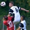 Der Ulmer Antonio Pangallo überspringt hier seinen Stuttgarter Gegner beobachtet von Burak Coban deutlich. Am Ende siegten die Spatzen 2:1. 	