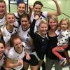 Sie freuen sich über die ersten Punkte im ersten Spiel in der Landesliga: die Kleinaitinger Volleyballerinnen.  	