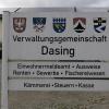 Der Streit in der Verwaltungsgemeinschaft Dasing ist beigelegt. Ein Schild an der Einfahrt zum Dasinger Gemeindehof zeigt die Wappen der fünf VG-Gemeinden. (Archivfoto)