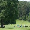 Naturschützer und die Dorfgemeinschaft des Bobinger Ortsteils Burgwalden protestieren gegen eine geplante Flutlichtanlage auf dem Golfplatz. Nun war das Projekt Thema im Landtag.