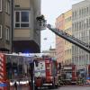 Feuerwehreinsatz am Samstagmorgen in Augsburg: In einem Wohn- und Geschäftshaus hat es gebrannt.