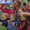 Viele Läuferinnen und Läufer hatten auch ihre Kinder zum Landkreislauf mitgebracht. Sie konnten sich am Spielmobil vergnügen oder mit coolen Sonnenbrillen eines Sponsors Mama oder Papa anfeuern.