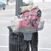 Obdachlose bewegen sich am Rand der Gesellschaft: In Augsburg nächtigen nur wenige tatsächlich unter freiem Himmel. Doch die Zahl derer, die in prekären Wohnverhältnissen leben, schätzen Sozialarbeiter auf über 1000. 