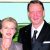 Professor Werner Ehret (mit seiner Frau Gloria) war eine Institution am Klinikum Augsburg. Nun wurde er in den Ruhestand verabschiedet. Foto: Kaya