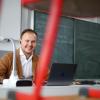 Sergej Bechthold unterrichtet Mathe, Deutsch und Sport an der Hermann-Köhl-Schule in Pfaffenhofen. Seit einigen Wochen gibt er Online-Unterricht und zieht ein sehr positives Fazit.  	
