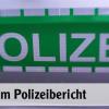 Ein Zehnjähriger wurde in Wertingen von einem Auto erfasst und leicht verletzt. Der Schüler hatte auf sein Mobiltelefon geschaut.