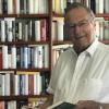 Klaus Kinkel heute in seiner privaten Bibliothek.