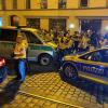 Die Polizei hatte Samstagnacht in der Maximilianstraße in Augsburg mal wieder viel zu tun.