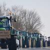 Zahlreiche Traktor-Kolonnen aus der Region machen sich aus verschiedenen Richtungen auf den Weg zur Abschlusskundgebung nach Biebelried. 