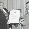 Sein Nachfolger Hubert Landsberger überreichte Otto Schmid (links) 1997 die Urkunde, die ihn als Ehrenbürger von Weichering auszeichnete.  	 	
