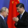 Russlands Präsident Wladimir Putin (links) hat sich in große Abhängigkeit von China und dessen Präsidenten Xi Jinping begeben.