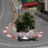 Mercedes-Pilot Lewis Hamilton rast durch Monaco.