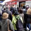 Die Zahl der Pendler in der Region steigt seit Jahren (hier ein Bild vom Fugger-Express am Augsburger Hauptbahnhof). 2018 gab es einen neuen Höchststand bei den Pendlerbewegungen.  	