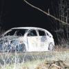 In einem Waldstück zwischen Ettenbeuren und Schönenberg hat ein Förster am Mittwochabend die Leiche eines Mannes entdeckt. Sie lag neben einem völlig ausgebrannten Wagen. 
