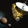 Die Illustration zeigt die Nasa-Sonde New Horizons beim Vorbeiflug am Kleinplaneten Pluto.
