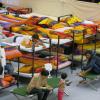 Solche Betten werden Anfang November in der Turnhalle des Friedberger Gymnasiums wieder für Flüchtlinge bereitstehen.