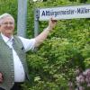 Altbürgermeister Anton Müller, von 1982 bis 2008 Rathauschef der Staudengemeinde Mickhausen, feiert am Montag seinen 80. Geburtstag. Sein großer Bauernhof in Rielhofen liegt am „Altbürgermeister-Müller-Ring“. 	
