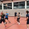 Eifrig wird in der neuen Ehinger Gemeindehalle Volleyball gespielt. Beim SVE/O hat man nun eine eigene Abteilung gegründet. 	