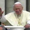 Der frühere Papst Johannes Paul II. wird am Sonntag heilig gesprochen. An den Feierlichkeiten werden aber nur zwei deutsche Bischöfe teilnehmen. 