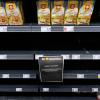 In vielen Supermärkten findet man derzeit  statt Speiseöl und Mehl leere Regale vor.