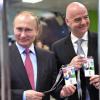 Korruption? Welche Korruption? Wladimir Putin (links)und Gianni Infantino.