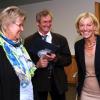 Verlierer und Gewinner (von links): Ursula Jung und Hannes Grönninger (beide Grüne) freuen sich mit der künftigen CSU-Landtagsabgeordneten Carolina Trautner aus Stadtbergen über deren Erfolg. 
